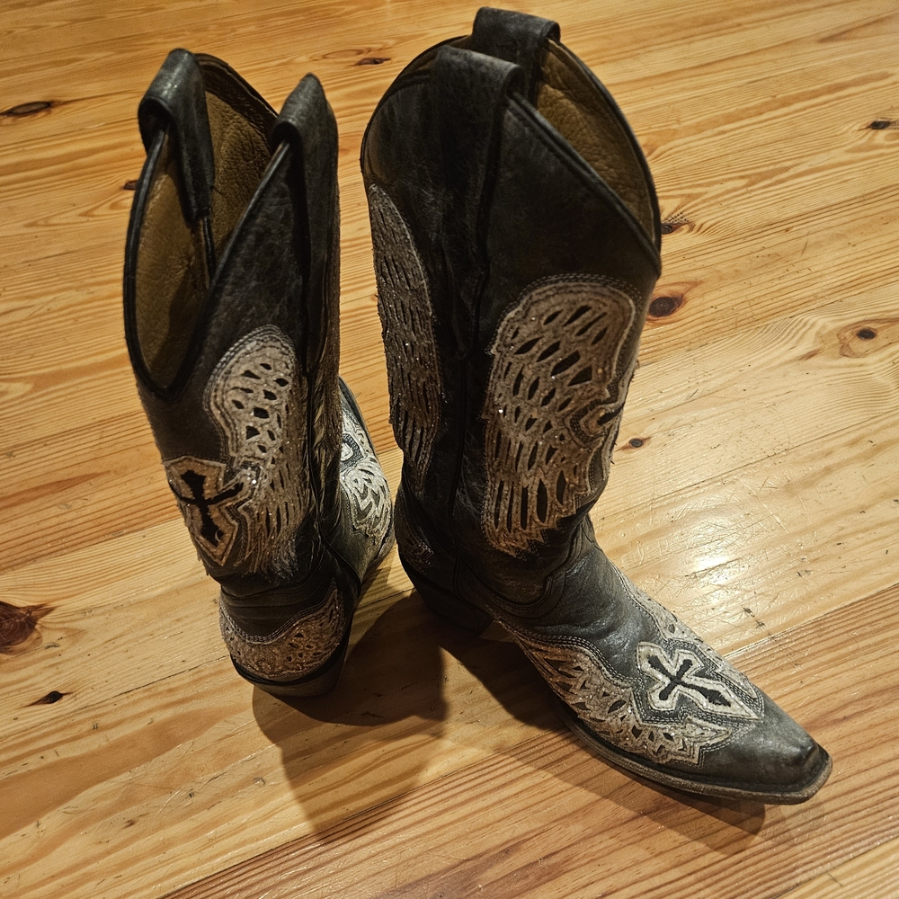 Teen Girls Western Cowboy Boots with Embroidered Wings